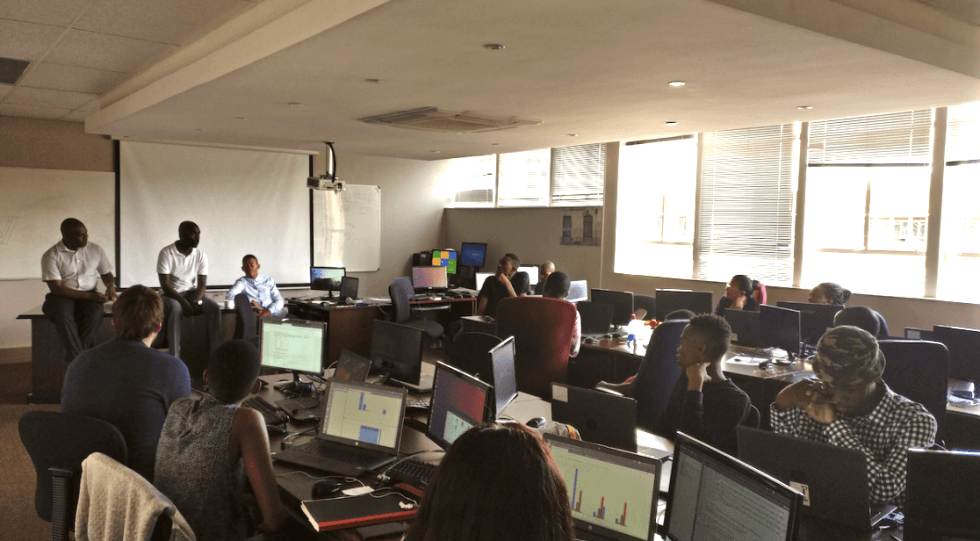 CSIR Modelling and Digital Science Executive Director (Prof. Fulufhelo Nelwamondo) and Business Development Manager (Mr. Tendani Malumedzha) having a discussion with the DSIDE students.